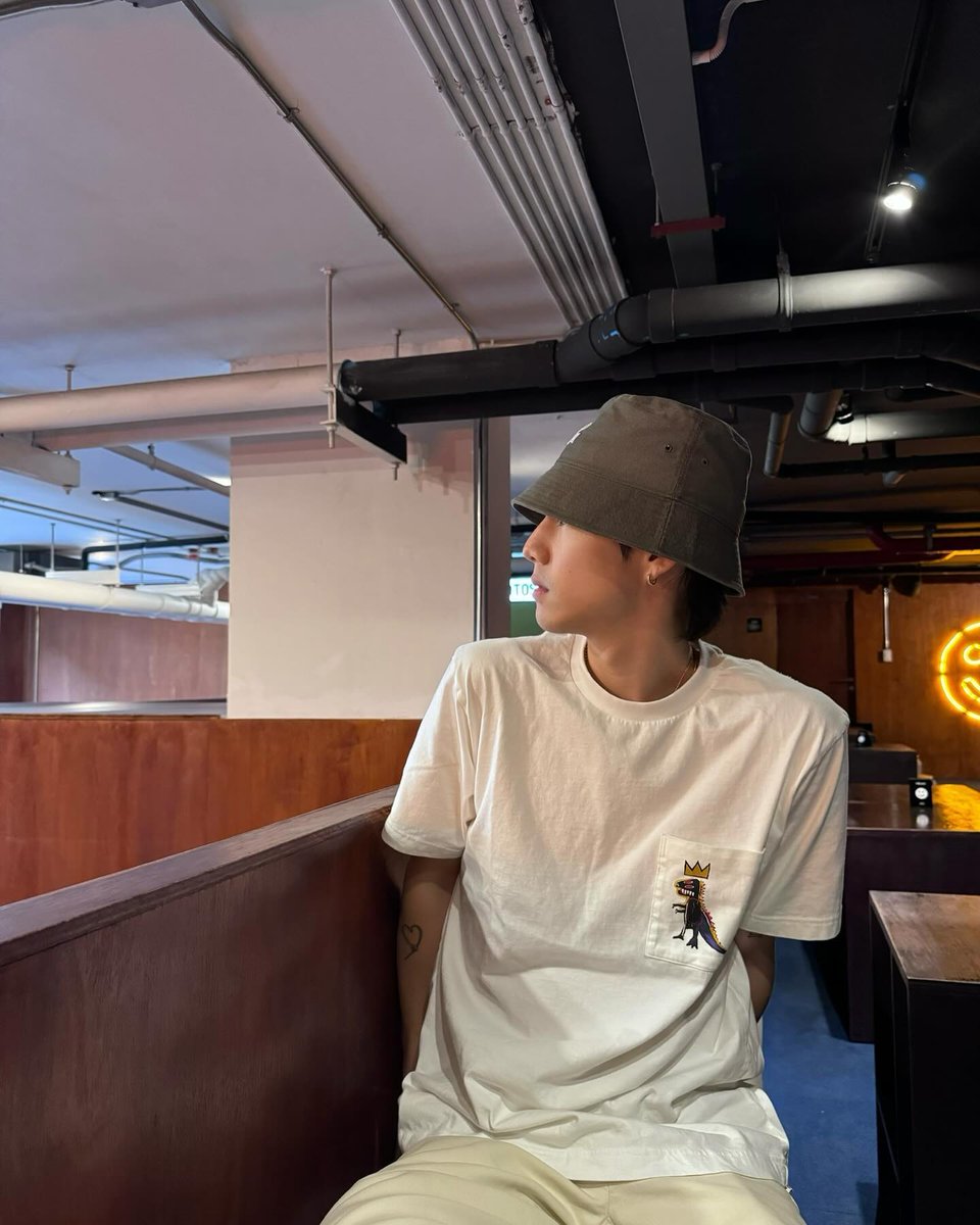 miloxmark1's tweet photo. No eye contact. No forced expression. Just Mark Tuan being effortlessly captivating

#MarkTuan @marktuan @DNAmngmnt https://t.co/iPrqvDMRsU