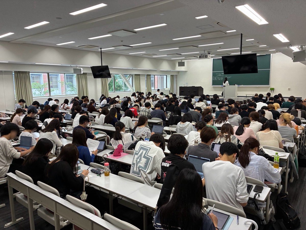 houken_doshisha's tweet photo. 7月6日（月）3限に基礎研第8回「基本的人権概論　記述」を実施しました！

優秀な先輩が基本的人権概論の論述問題に必須なポイントをわかりやすく解説しています！

当日参加できなかった方は、全体LINEグループで配信される動画をぜひご覧になってください！ https://t.co/Td8xwwjmXj