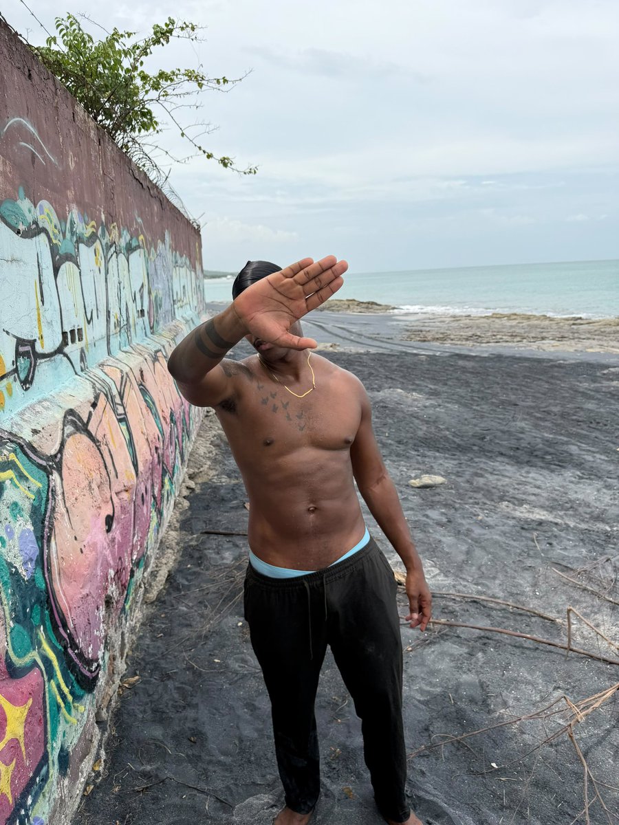 kingchocolattte's tweet photo. Lunes a la playa ���️🌊 https://t.co/llvqH7YbMv
