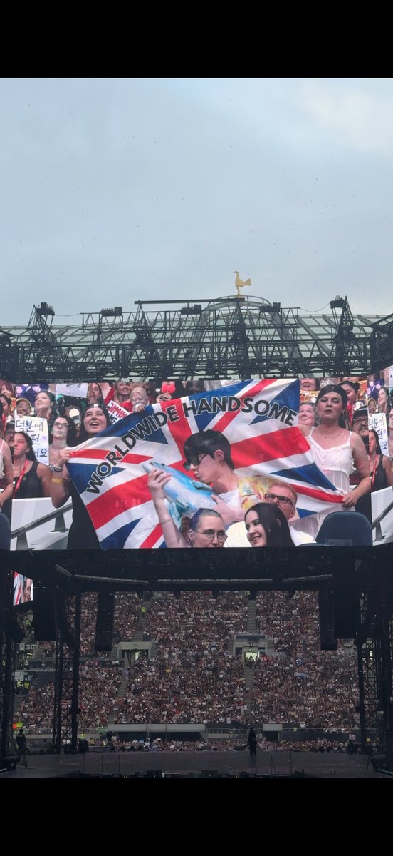 LottiesxWorld's tweet photo. 4 best banners of D1 🇬🇧 https://t.co/N7aSWfJh9j