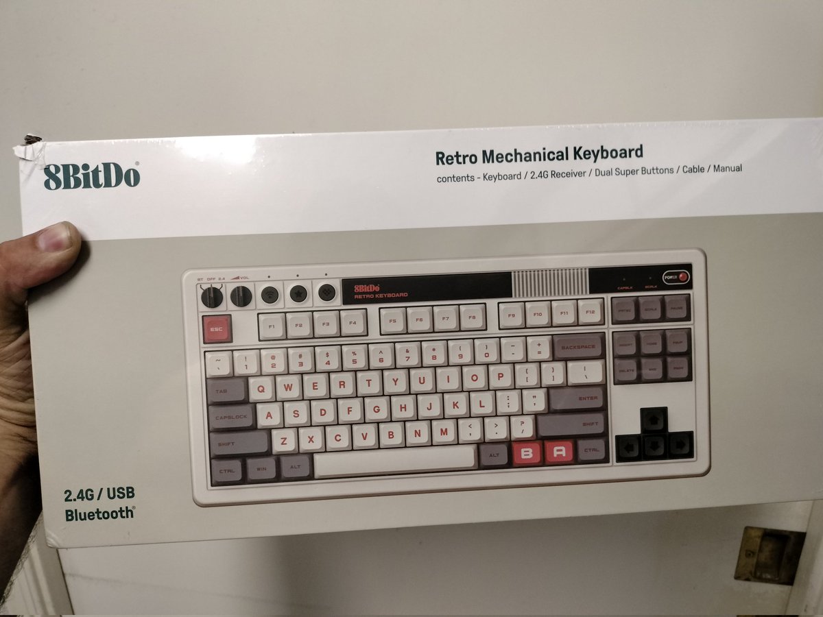 Dizzy_Buttons's tweet photo. New keyboard came in today. https://t.co/Yctwkx9OnG
