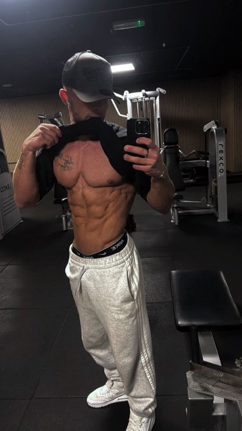 lucajansenx's tweet photo. You stare, fully aware you could never become this.
You are shaped by weakness. I am shaped by superiority.
#alpha #cashmaster #findom #alphamale https://t.co/xWSCLUnU3c