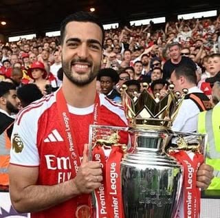 gooner_since05's tweet photo. Arsenal fans, 

Belgium is currently winning USA, but let's settle this

Who is MR Clutch??????? https://t.co/2suoR3AnrT