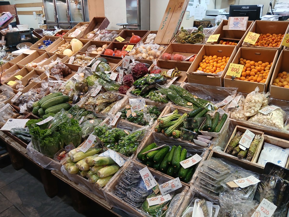 vege_fru's tweet photo. 8時開店 #金沢市民の台所 #近江町市場 #八百屋 #北形青果 してます

らじおはじまる～ https://t.co/tjDsAP8VlB