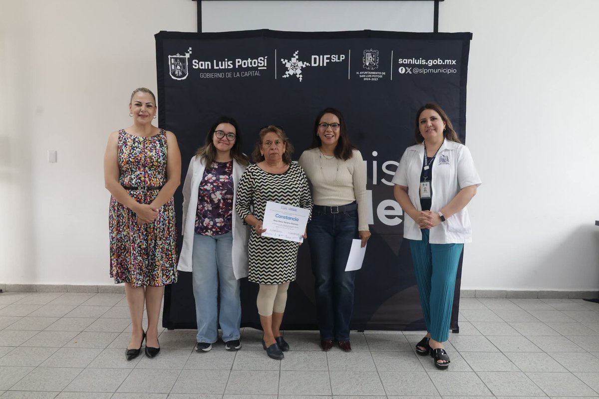 DIFMunicipalSLP's tweet photo. Integrantes de nuestros Clubs de Adultos Mayores concluyeron el taller "Envejecimiento Saludable", donde adquirieron herramientas para cuidar su salud y fortalecer su bienestar.
@EF_Galindo @EstelaArriagaM @jessicaalbarra7 https://t.co/9kanGl7x61