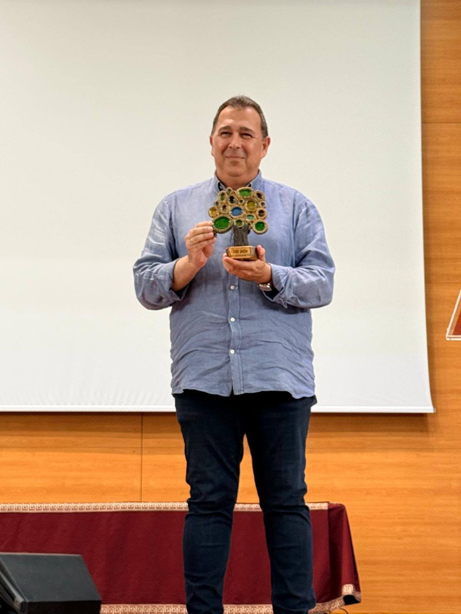 luismiglesias's tweet photo. Queridos compañeros, comparto la presentación que usé en las inolvidables @jaem_fespm de Jaén. ¡¡Felicidades y gracias una vez más a la @fespm_es!!
Conferencia plenaria inaugural #22jaem · MatemáTICas para TODOS: transformar el aula con los seis sentidos
https://t.co/e37XGJywx0 https://t.co/Nl1CTMoYol