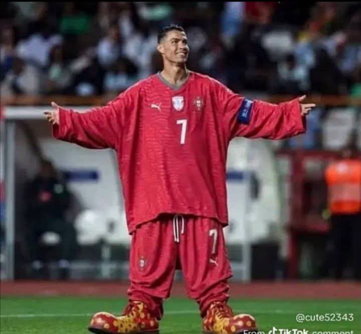 lemuelknight's tweet photo. Cristiano Ronaldo || Ladies and gentlemen Mr. I’m Back went right back 😂 🤡 https://t.co/F3DhKBYGqV