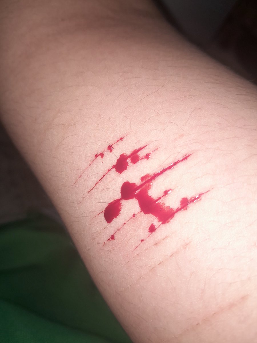 b33lzebuth's tweet photo. Hola :////
Neta solo por q no se como más canalizar mi tristeza e ira
(TODO FALSO!!! MAQUILLAJE PARA HALLOWEEN)
#sfx #makeuphalloween #sfxmakeup #slittwt #safe #allsafe #itsfake #fakeall #sfx https://t.co/NiKXPFeNJB