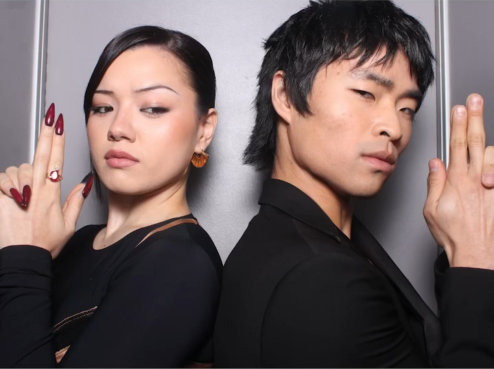 jiwecad756's tweet photo. 2. More photos from the same video from Netflix's Instagram
- Dallas and Ian
- Gordon and Miyako
- Kiawentiio and Ian
- Elizabeth and Dallas

Source: https://t.co/HBeKc1pvWK https://t.co/1KRGOJ9Bal