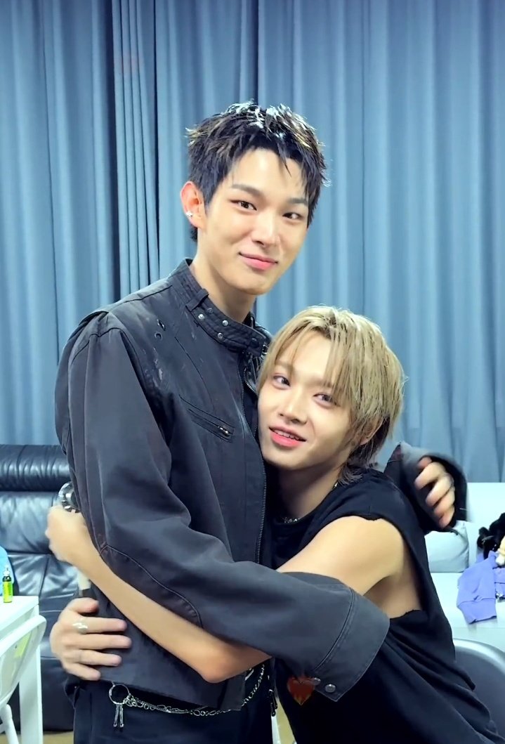 yxng_gex's tweet photo. I miss my parentz soooo much. 😭 https://t.co/eMPMlsVBTA