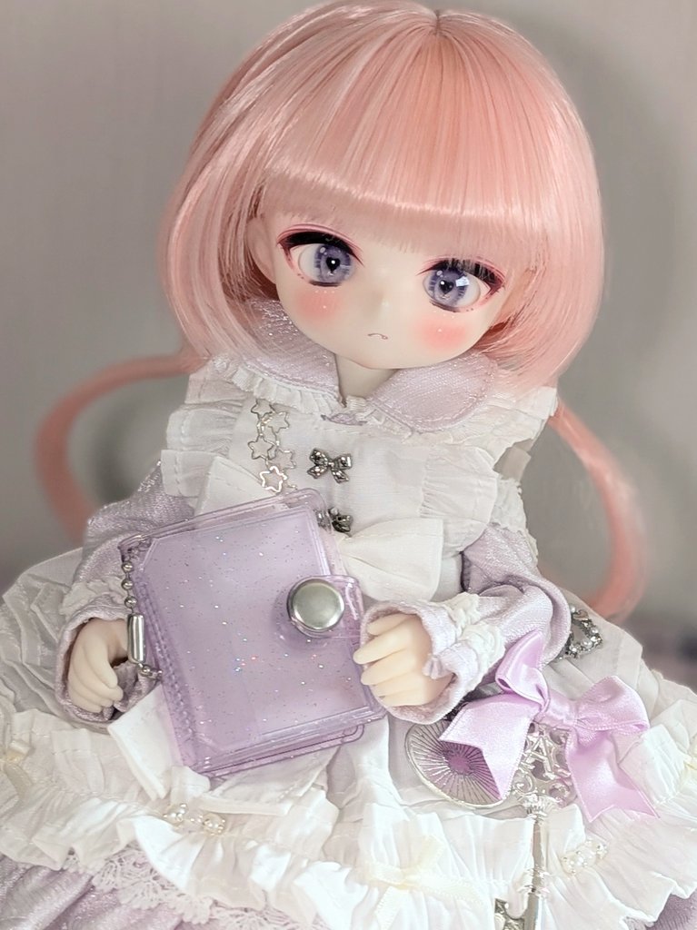 kumadouji's tweet photo. この時は交換出来なかったから、クロニャンにシール帳買ってあげた🐦‍⬛💜
行ったユザワヤは緑白紫しか残ってなかった🙀紫不人気で助かる。 https://t.co/lt9TKcU7h9