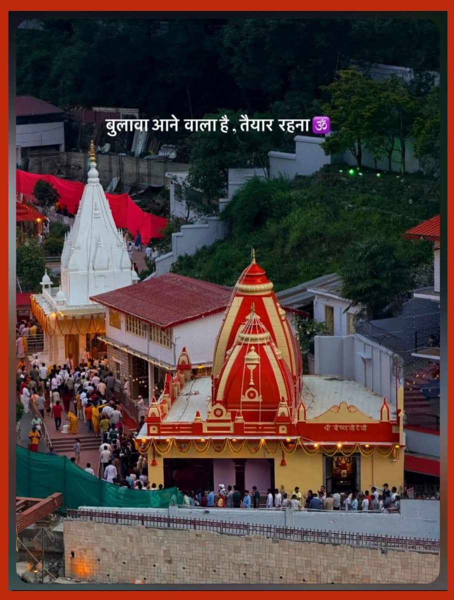 vadicguru1008's tweet photo. रामायण काल में जब लंका विजय के बाद भगवान श्री राम ने अयोध्या में अश्वमेध यज्ञ किया, तो यज्ञ का चमत्कारी घोड़ा (श्यामकर्ण घोड़ा) चारों दिशाओं को जीतने के लिए छोड़ा गया। उस घोड़े की रक्षा के लिए प्रभु श्री राम के भाई शत्रुघ्न, हनुमान जी के पुत्र मकरध्वज और पूरी वानर सेना साथ चल रही थी।
घोड़ा कई राज्यों को पार करता हुआ अचानक एक ऐसी चमत्कारी नगरी में प्रवेश कर गया, जहाँ की दीवारों से भी 'ॐ नमः शिवाय' की गूंज आ रही थी। वह थी—'देवपुर नगरी'।
आइए जानते हैं इस रहस्यमयी नगरी और वहाँ हुए महा-संग्राम की गाथा:
 
देवपुर नगरी के राजा थे 'वीरमणि'। वे साक्षात भगवान शिव के इतने बड़े और अनन्य भक्त थे कि उन्होंने अपनी पूरी प्रजा को केवल शिव की आराधना में लगा रखा था। उनकी भक्ति से प्रसन्न होकर भगवान शिव ने उन्हें वरदान दिया था कि—"राजन! इस पूरी नगरी की रक्षा का भार स्वयं मेरा और मेरे गणों का है। जब तक तुम धर्म पर रहोगे, साक्षात काल (यमराज) भी तुम्हारी नगरी में किसी के प्राण नहीं ले सकता।"
जब श्री राम के यज्ञ का घोड़ा देवपुर की सीमा में पहुँचा, तो राजा वीरमणि के पुत्र 'रुक्मांगद' ने उस घोड़े को पकड़कर अपने अस्तबल में बांध दिया। इसका सीधा मतलब था अयोध्या की सत्ता को चुनौती।

जब शत्रुघ्न को पता चला कि घोड़ा राजा वीरमणि के राज्य में बांधा गया है, तो उन्होंने दूत भेजकर संदेश भिजवाया कि या तो घोड़ा लौटा दो और श्रीराम की अधीनता स्वीकार करो, या युद्ध के लिए तैयार रहो।
राजा वीरमणि ने कहलाया—"मैं केवल महादेव के सामने झुकता हूँ, किसी अन्य राजा के सामने नहीं। यदि अयोध्या की सेना में दम है, तो आकर अपना घोड़ा छुड़ा ले।
युद्ध निश्चित हो गया। एक तरफ श्री राम की प्रलयंकारी वानर सेना थी, और दूसरी तरफ शिवभक्त राजा वीरमणि की विशाल चतुरंगिणी सेना। युद्ध शुरू होते ही चारों तरफ हाहाकार मच गया।

राजा वीरमणि की सेना जब हारने लगी, तो उन्होंने अपने आराध्य भगवान शिव को पुकारा। अपने भक्त पर संकट आया देख महादेव ने वैकुंठ और अयोध्या की मर्यादा को ध्यान में रखते हुए, स्वयं सामने आने के बजाय अपने परम शक्तिशाली गण 'वीरभद्र' और 'नंदी' को अपनी महासेना के साथ वीरमणि की रक्षा के लिए भेज दिया।
एक तरफ श्री राम के भाई शत्रुघ्न और वीर हनुमान के पुत्र मकरध्वज थे।दूसरी तरफ साक्षात शिव के गण वीरभद्र और नंदीश्वर थे।
वीरभद्र के एक-एक प्रहार से वानर सेना हवा में उड़ने लगी मकरध्वज ने वीरभद्र को रोकने का प्रयास किया, लेकिन शिव के गणों का बल असीम था। शत्रुघ्न भी वीरभद्र के दिव्य अस्त्रों के सामने असहाय होने लगे।

जब अयोध्या की सेना पूरी तरह परास्त होने की कगार पर पहुँच गई, तब शत्रुघ्न ने हाथ जोड़कर अपने बड़े भाई, साक्षात नारायण के अवतार भगवान श्री राम का स्मरण किया।
भक्त की करुण पुकार सुनकर, युद्धभूमि के बीचों-बीच अचानक एक दिव्य प्रकाश फैला और साक्षात भगवान श्री राम वहाँ प्रकट हो गए! जैसे ही श्री राम युद्धभूमि में आए, भगवान शिव भी अपनी समाधि छोड़कर साक्षात वहाँ प्रकट हो गए।
पूरी युद्धभूमि शांत हो गई। देवता आकाश से कांपते हुए यह दृश्य देख रहे थे कि आज ब्रह्मांड के दो सबसे बड़े तत्व—'हर' (शिव) और 'हरि' (राम) आमने-सामने खड़े थे।

राजा वीरमणि और शत्रुघ्न दोनों डर गए कि कहीं उनके कारण शिव और राम के बीच युद्ध न हो जाए। लेकिन लीलाधारी भगवान श्री राम ने मुस्कुराते हुए धनुष नीचे रख दिया और भगवान शिव के चरणों में प्रणाम किया।
भगवान शिव ने श्री राम को गले लगाया और कहा "हे राघव! आप तो भली-भांति जानते हैं कि 'शिव ही राम हैं, और राम ही शिव हैं।' मेरे इस भक्त वीरमणि ने आपके यज्ञ का घोड़ा पकड़कर भूल की थी, लेकिन अपने भक्त को दिए वचन के कारण मुझे अपने गणों को भेजना पड़ा।"

श्री राम ने मुस्कुराते हुए उत्तर दिया, "हे महादेव! आपकी महिमा अपरंपार है। आपका भक्त वीरमणि धन्य है, जिसकी रक्षा के लिए स्वयं आपके गण पहरेदार बनकर खड़े हो गए। इस युद्ध का उद्देश्य किसी को हराना नहीं, बल्कि संसार को यह दिखाना था कि जो राम का भक्त है, वही शिव का भक्त है और दोनों में कोई भेद नहीं है।

                       !! जय श्री कृष्णा!!