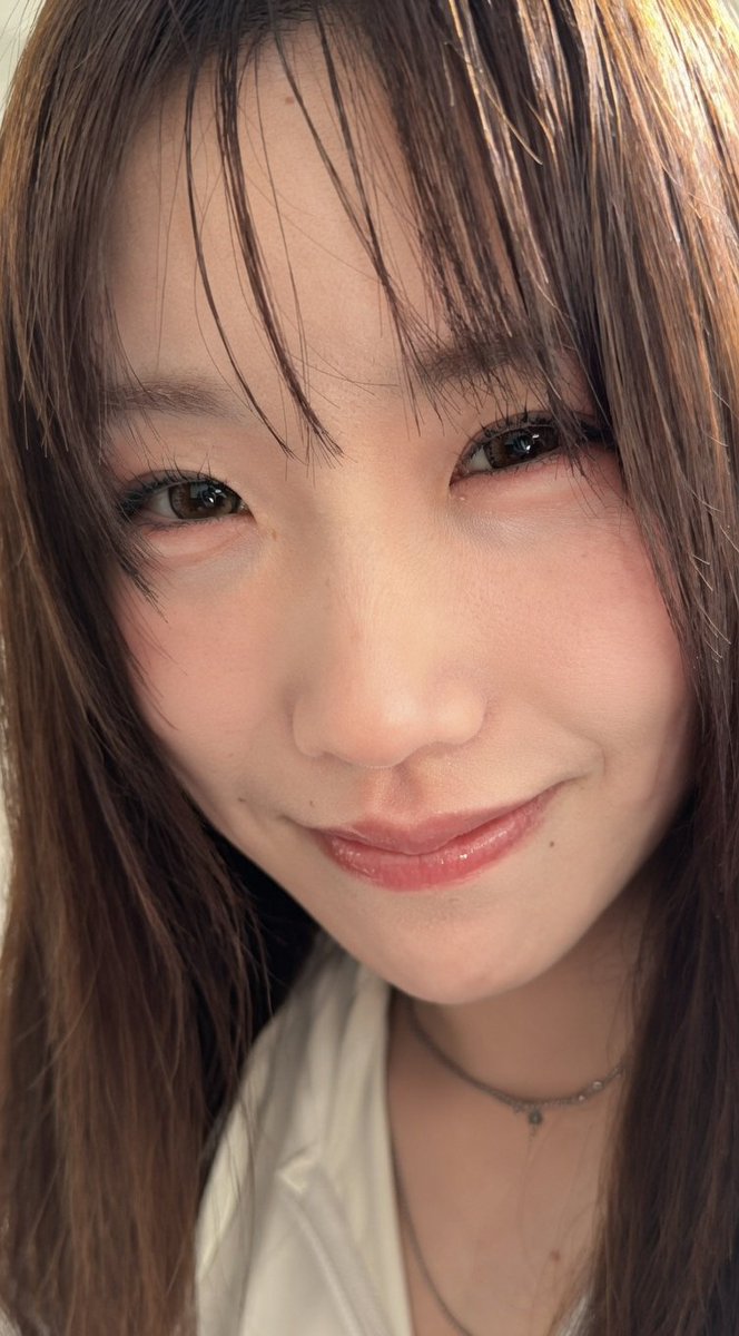 xnmx4z's tweet photo. かわいい💕VSきれい💕 https://t.co/Vr5uLwUtBn