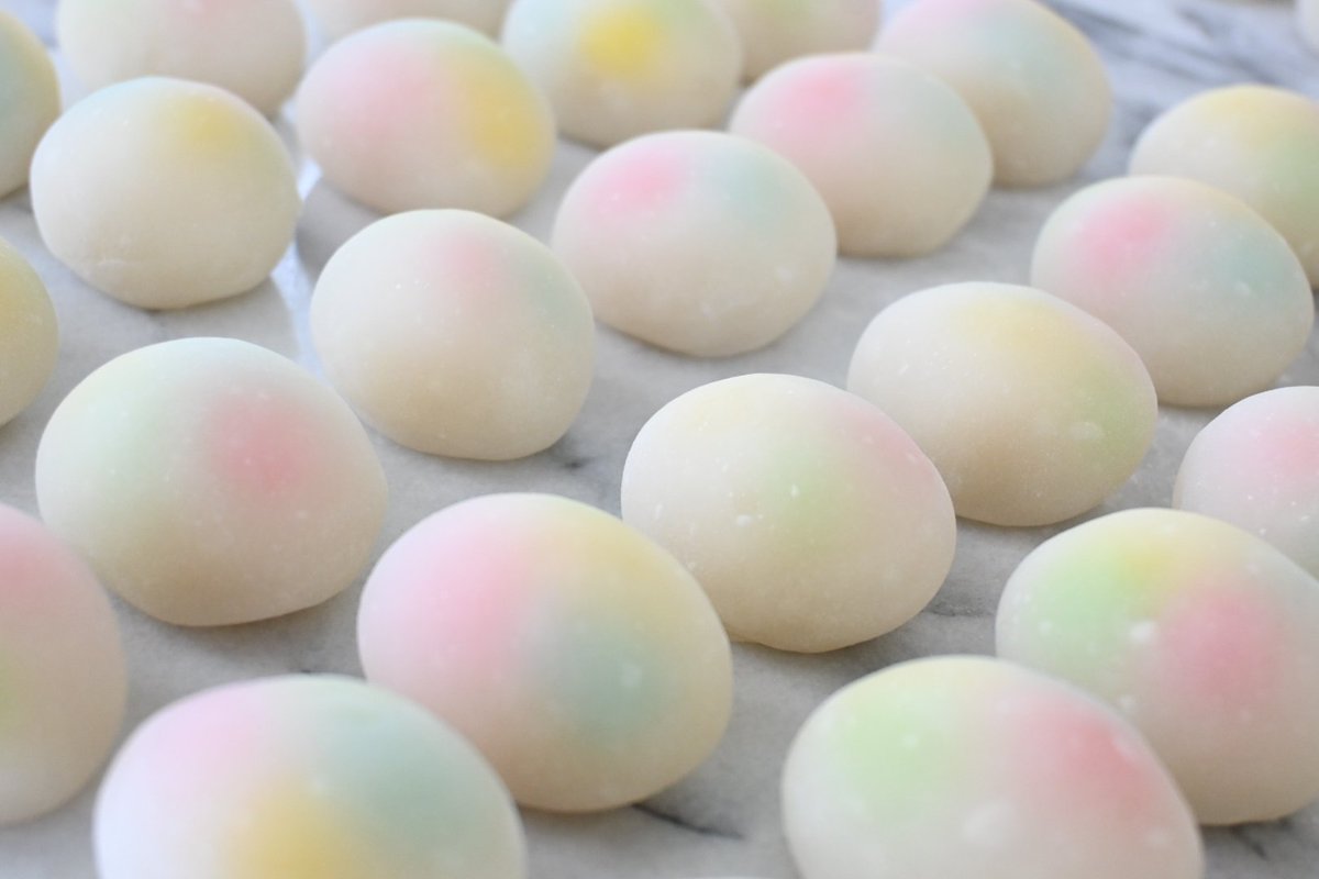 Wsyoeido's tweet photo. 茶会にて使っていただいた主菓子となります。
青森の硝子工芸品「#津軽びいどろ 」をモチーフにした生菓子です✨️

#和菓子　#青森市　#松栄堂 https://t.co/JYLf5RL17E