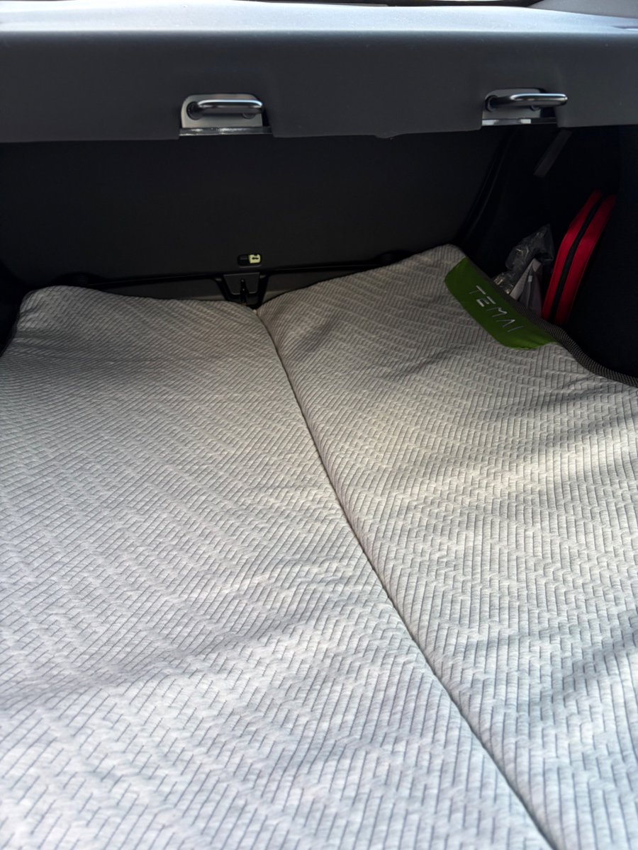 Teslamodel3__'s tweet photo. モデル3で車中泊したらバッテリーが7時間半の睡眠で17%消費(1時間あたり2.3%)したのですが、こんなもんでしょうか？経験のある方教えてください！
設定は
キャンプモードオン
エアコン22℃
外気23℃
この時間は画面いじらず寝てただけ

ちなみにモデル3でもとても快適で熟睡できました！
#テスラ　#モデル3  #車中泊