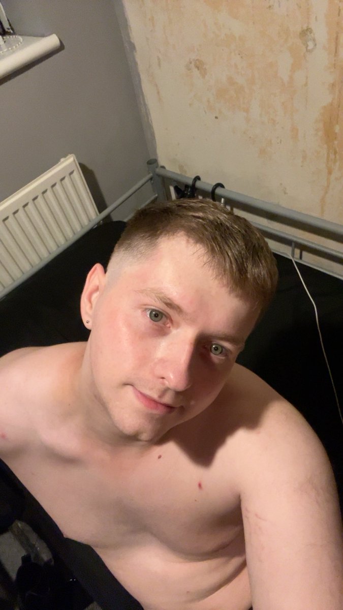 _JordanJJ_'s tweet photo. Sometimes you just need to cut your hair in the middle of the night 🤷🏻 https://t.co/Em2zz7qm5l