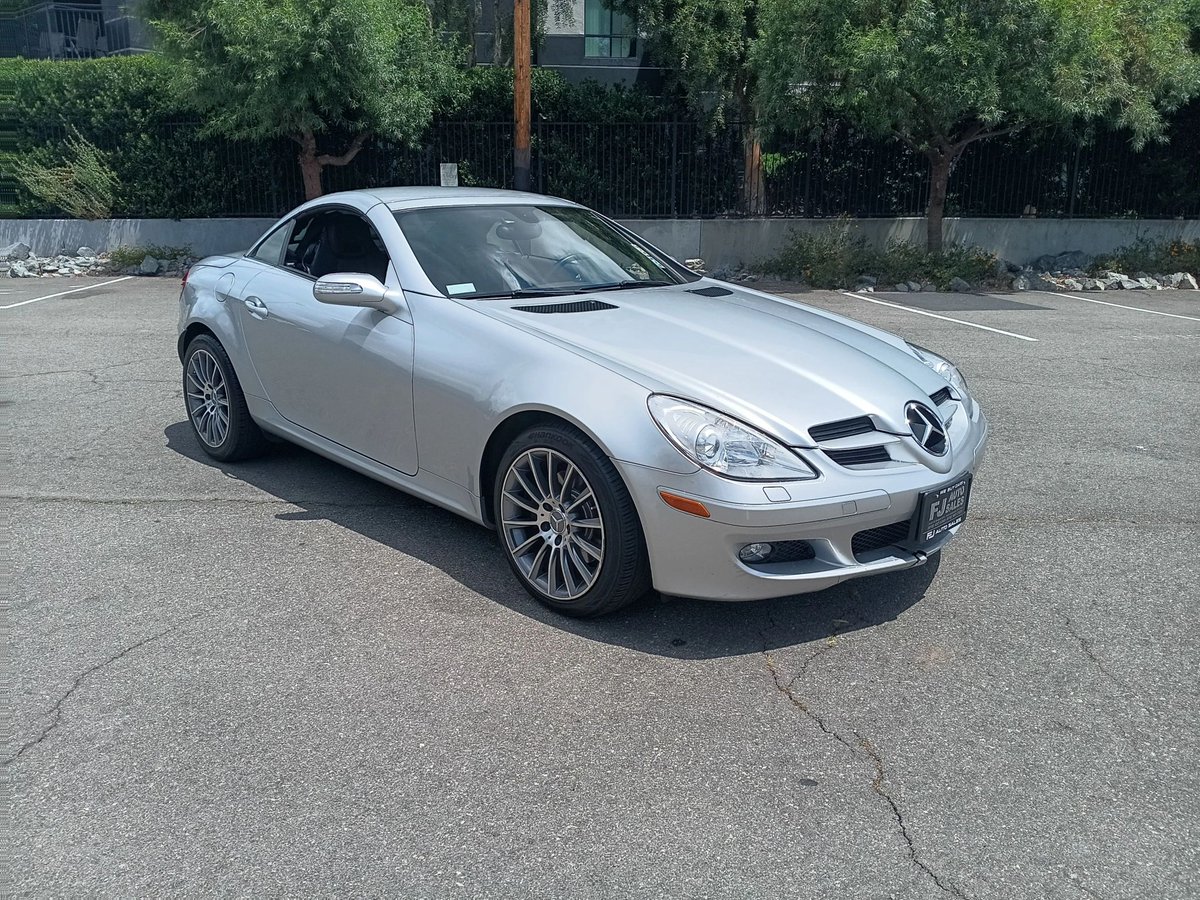 FJAutoSale's tweet photo. 🚗☀️ Top-down driving starts here. Turn every drive into an event with this 2006 Mercedes-Benz SLK280 Roadster! Sleek silver exterior, low miles, and classic Mercedes-Benz luxury wrapped into a fun convertible that's ready for sunny California roads. https://t.co/elUz3ZDaKC