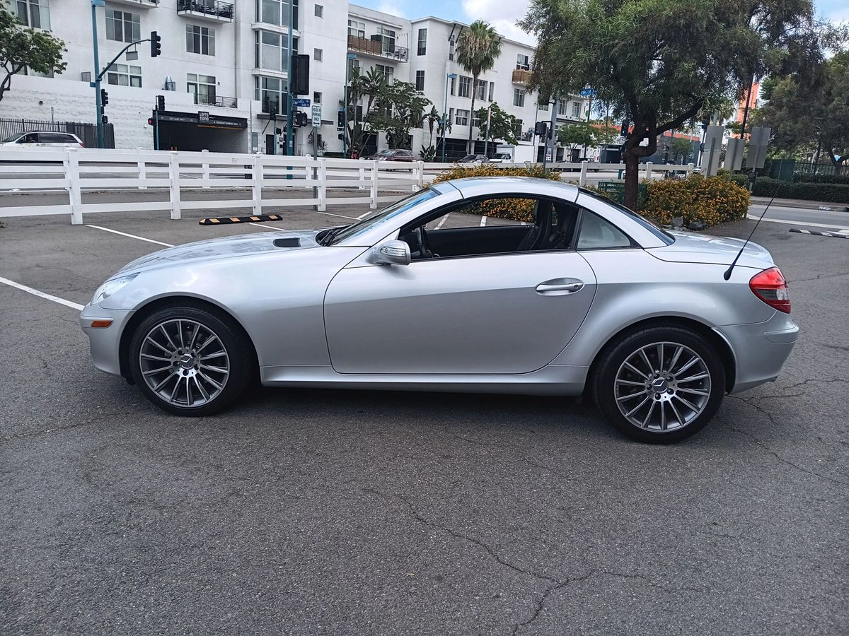 FJAutoSale's tweet photo. 🚗☀️ Top-down driving starts here. Turn every drive into an event with this 2006 Mercedes-Benz SLK280 Roadster! Sleek silver exterior, low miles, and classic Mercedes-Benz luxury wrapped into a fun convertible that's ready for sunny California roads. https://t.co/elUz3ZDaKC