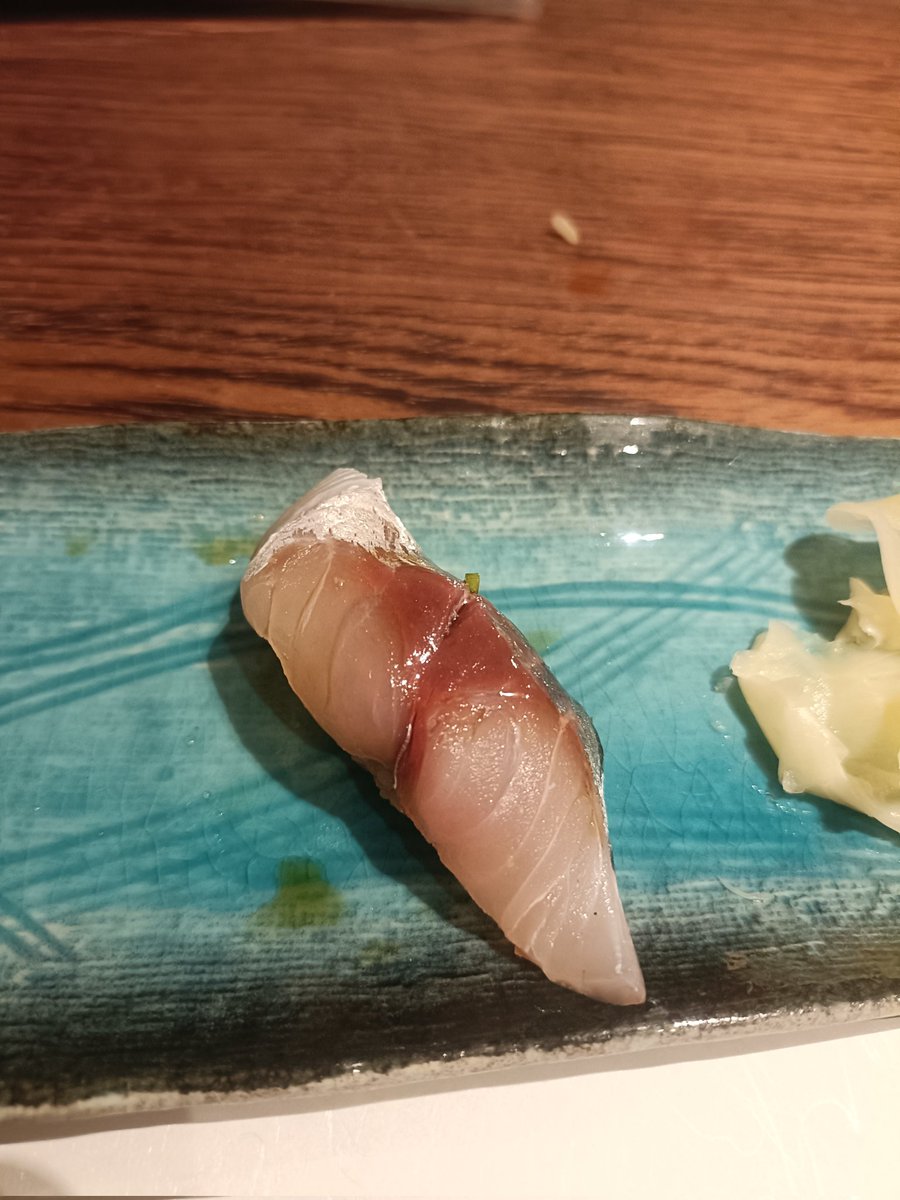 monroe_________'s tweet photo. 港区でおすすめの鮨
乃木坂　扇
海老を一口大に切ってくれる大将の気遣い。
#港区 #グルメ #グルマン #食い道楽 #外食 #夫婦の日常 #夫婦デート #外食 #港区住民おすすめ #夫婦円満 #ランチ #ディナー #フレンチ #ミシュラン #六本木 #麻布十番 https://t.co/7FRkQCWRyS