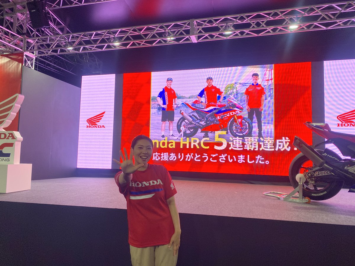 RisaSay's tweet photo. 🏁Honda HRC、優勝＆5連覇おめでとうございます！🏆

HondaブースでMCを務めさせていただき、多くの皆さんと一緒に鈴鹿8耐を盛り上げられたことをとても嬉しく思います🎤✨
もうすでに8耐ロス…🥹

皆様、大変お疲れ様でした✨
風邪ひかないように��てくださいー😭🙏 https://t.co/o8Q9u0ONw8