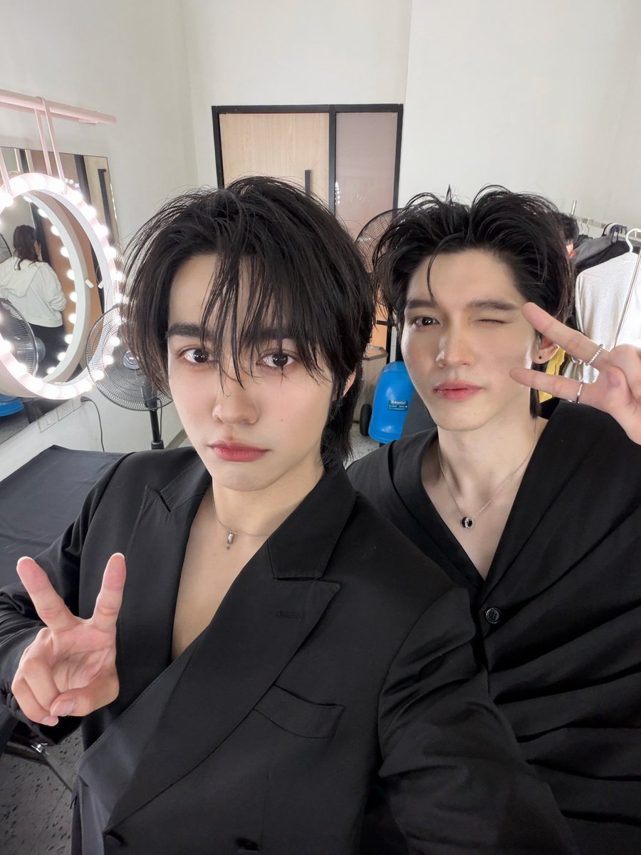 thedramasnob's tweet photo. And chapter 2 is up for HoneyBun~
https://t.co/ZjCof9qgwM

Any retweets are appreciated~ Let me know if you read it. I'm actually enjoying writing after a looooong time :))))

#AouBoom #JossGawin #aou_tnbknr #besevboom #JossWayar #GawinCaskey 
#OnlyFriendsDreamOn https://t.co/0PDFNpTiG1