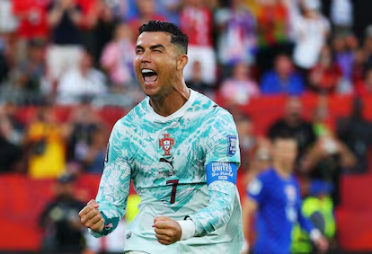 Mundo_MadridCF's tweet photo. Fue bonito apoyar a Portugal mientras tu estabas. Pero a partir de hoy, le deseo lo peor a esa puta Seleccion de Traidores.

Gracias Cristiano Ronaldo. https://t.co/GqE01B73UC