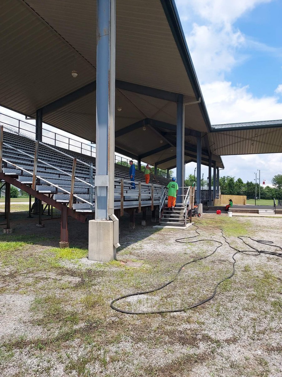 Jhall0125's tweet photo. Buck Snellen’s inmate crew out prepping for the Nelson County Fair! 🇺🇸 https://t.co/z8tQeLLyFj
