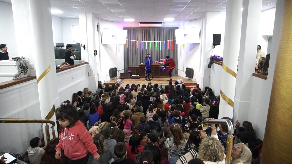 juanpinglese's tweet photo. Hay imágenes que hablan por sí solas.

Ver el Concejo lleno de familias, chicos y sonrisas reafirma el camino que elegimos: un Concejo de puertas abiertas, cercano a la gente.

Gracias a las más de 200 personas que compartieron esta hermosa tarde junto al Circo Moskito. https://t.co/x6HKMSQDER