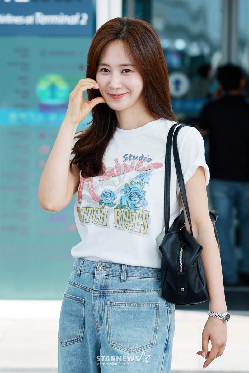 SNSD_0805's tweet photo. 260707 유리 싱가포르 출국 https://t.co/v68QGcKWow