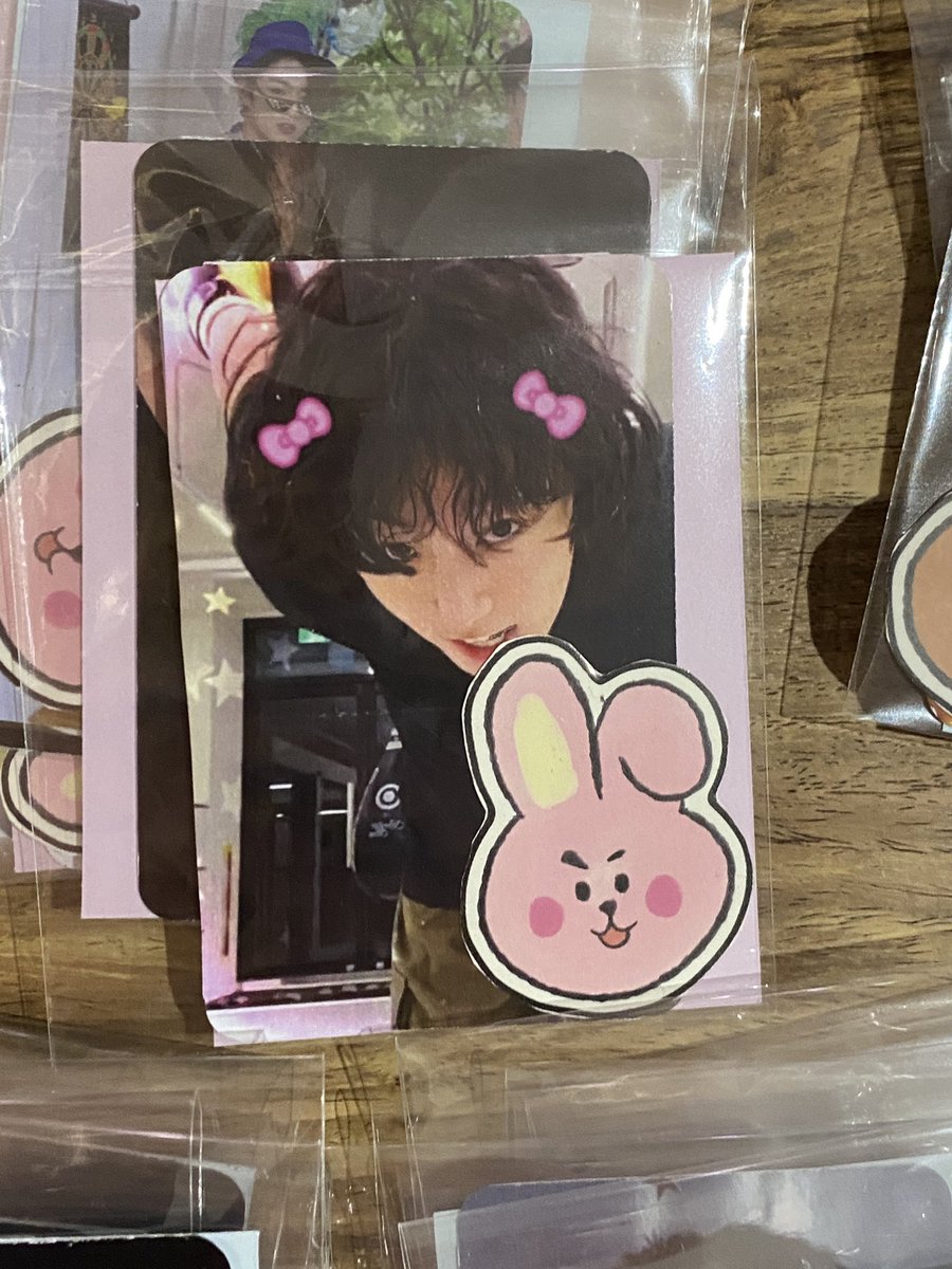 marblescorner's tweet photo. bts london freebies for d2 made by me and the besties :3 (yes it is almost 2am mind your business) https://t.co/NG9xkclAxY
