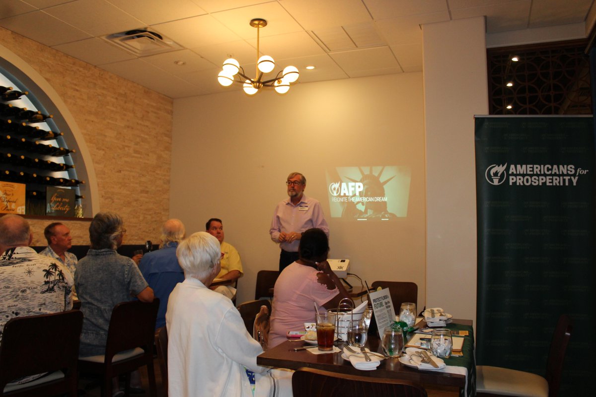 AFPFlorida's tweet photo. A fantastic evening in Sarasota with Dean Clancy diving deep into one of the issues that matters most — healthcare and the Personal Option. Great conversations, engaged attendees, and a room full of people ready to make a difference. #FlaPol https://t.co/dHqWEIENYr