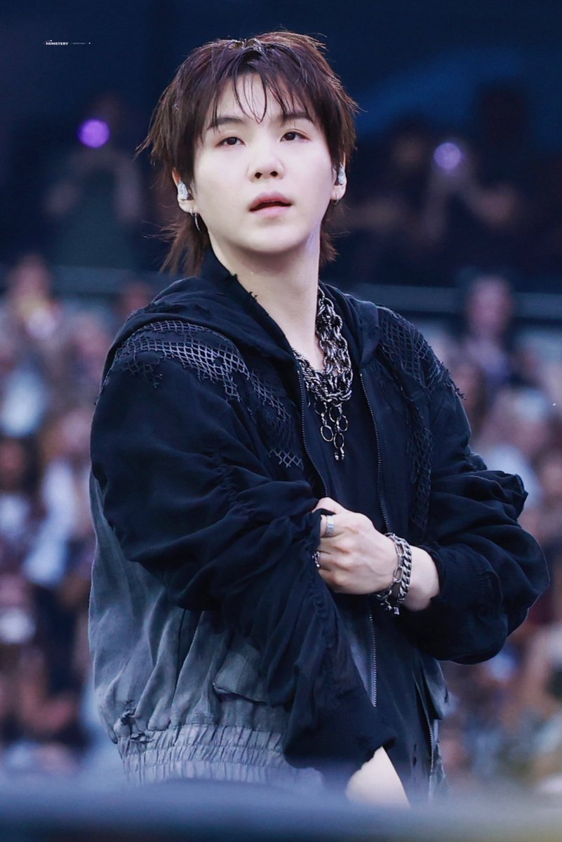 minstery_0309's tweet photo. 260706 London 🇬🇧

#BTS #SUGA #슈가 #민윤기 #방탄소년단 https://t.co/wGEcM8d3lH