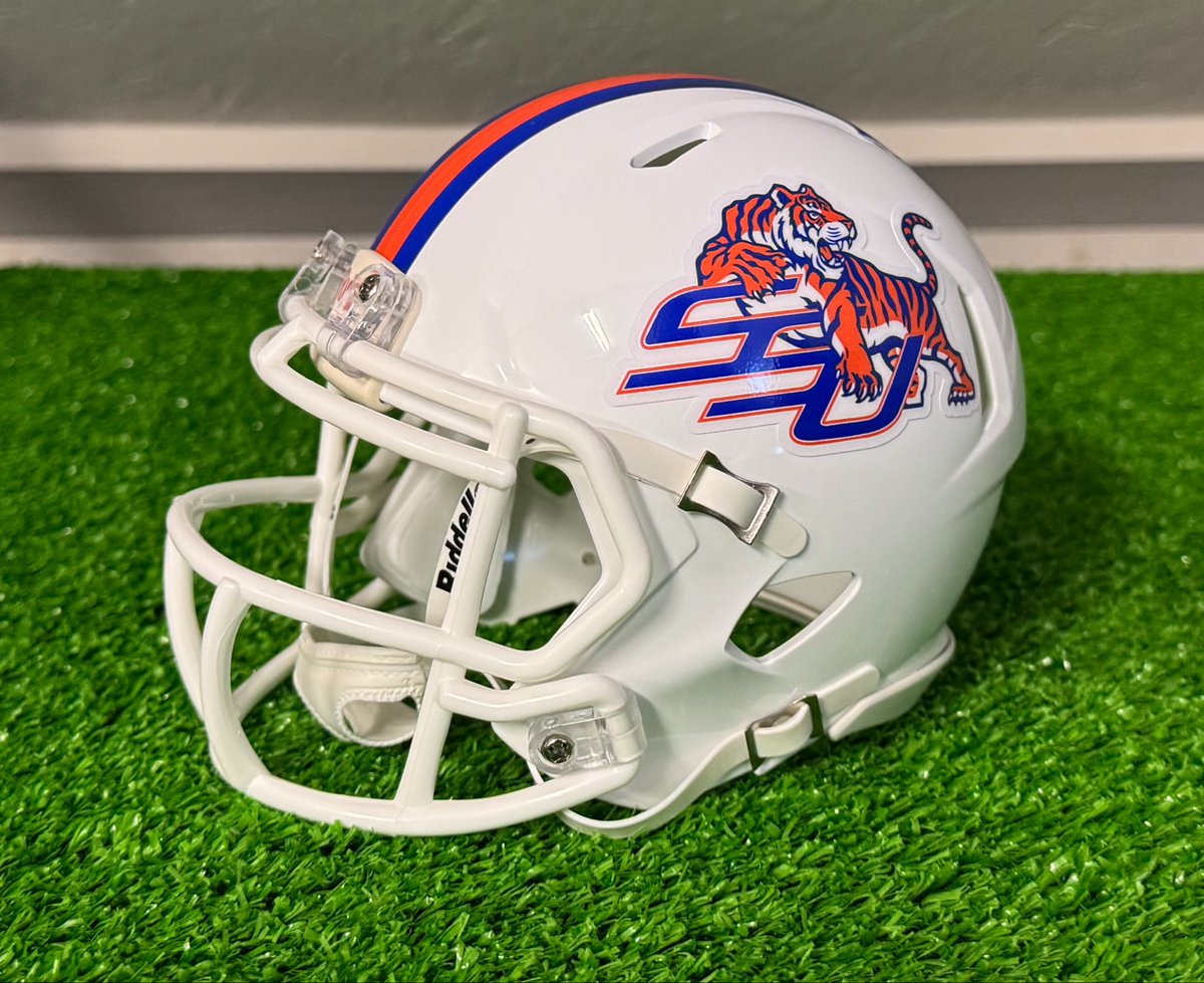 mm_helmets's tweet photo. Built to honor tradition. 🏈
Custom mini helmets are more than collectibles, they’re a way to celebrate the program, the players, and the legacy.
We’d love to add another one to the collection. 👀
@SavStateFB #HailTheTiger #MiniHelmet #CollegeFootball #HBCUFootball https://t.co/hCY9toELSy