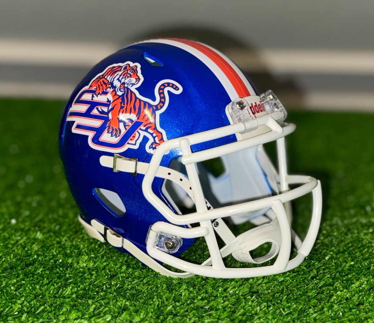 mm_helmets's tweet photo. Built to honor tradition. 🏈
Custom mini helmets are more than collectibles, they’re a way to celebrate the program, the players, and the legacy.
We’d love to add another one to the collection. 👀
@SavStateFB #HailTheTiger #MiniHelmet #CollegeFootball #HBCUFootball https://t.co/hCY9toELSy
