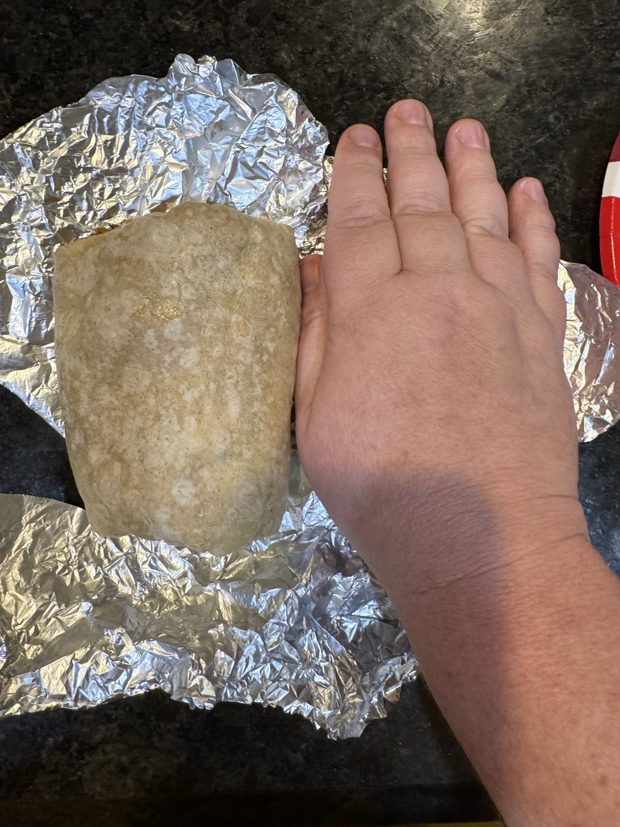 MarCetingBerger's tweet photo. @ChipotleTweets I do not have large hands - fat but not large. This burrito is sadly small and tastes disappointing. https://t.co/UJkbYeURKU https://t.co/XjgXZ7EH8Q