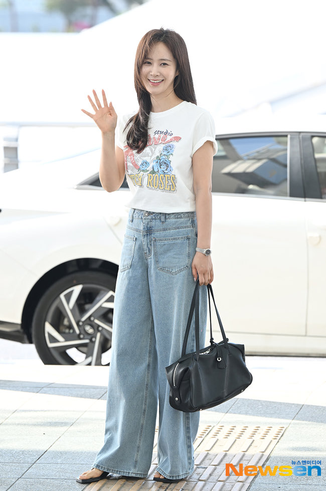 SNSD_0805's tweet photo. 260707 유리 싱가포르 출국 https://t.co/DaWMgUBBUh