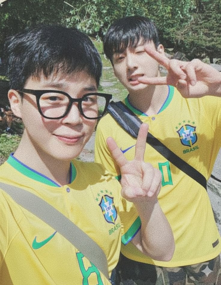 em1isz's tweet photo. #jikookau onde

jungkook é jogador da seleção brasileira, e esta ficando as "escondidas" com o filho do seu treinador, jimin, ate que são vistos juntos https://t.co/1bY0OxVhZE