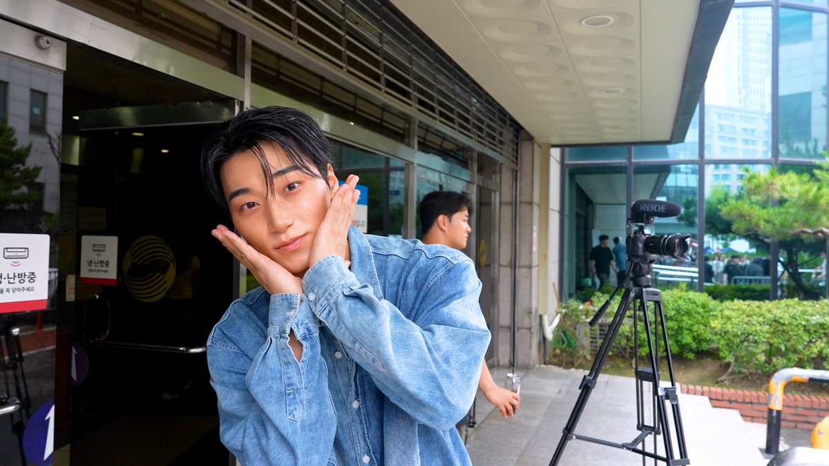 kbsworld_enter's tweet photo. [4K] ATEEZ EYE CONTACT CAM :: 에이티즈 아이컨택캠 @ MUSIC BANK
【 EYE CONTACT CAM 🎥】

#ATEEZ #에이티즈
#뮤직뱅크출근길 #EyeContactCam #아이컨택캠 #아컨캠

https://t.co/XoRDEyJEj6 https://t.co/Ko4HAUYiv2