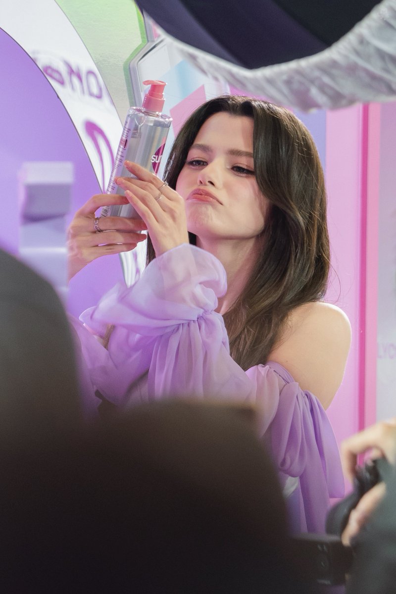 Kauw_Brotchen's tweet photo. อาการมันเป็นอย่างไรคะ ♥️🤏🏻

REBECCA X SUNSILK 
#BeckyxSunsilkBouncyBigHair
#SunsilkxBecky
#beckysangels https://t.co/ErAqwP9gZ5