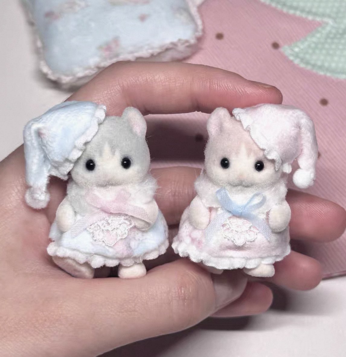 babyzosan's tweet photo. พรีออเดอร์ ︶⊹  ୧︶⊹︶ ˖  ᡣ𐭩
Price 450 / 1 รวมส่งมาไทย
｡𖦹°‧.  
- รอสินค้าหลังจากส่งออก 7-15 วัน
 - รับมัดจำ 80 %
 - ค่าส่งในไทย +40 (จ่ายตอนสินค้าถึงไทย)

 𝜗𝜚 ︶⊹︶︶୨୧

 #ตลาดนัดsylvanian #ตลาดนัดsylvanianfamilies #ตลาดนัดซิลวาเนียน https://t.co/DR28aKBTwP