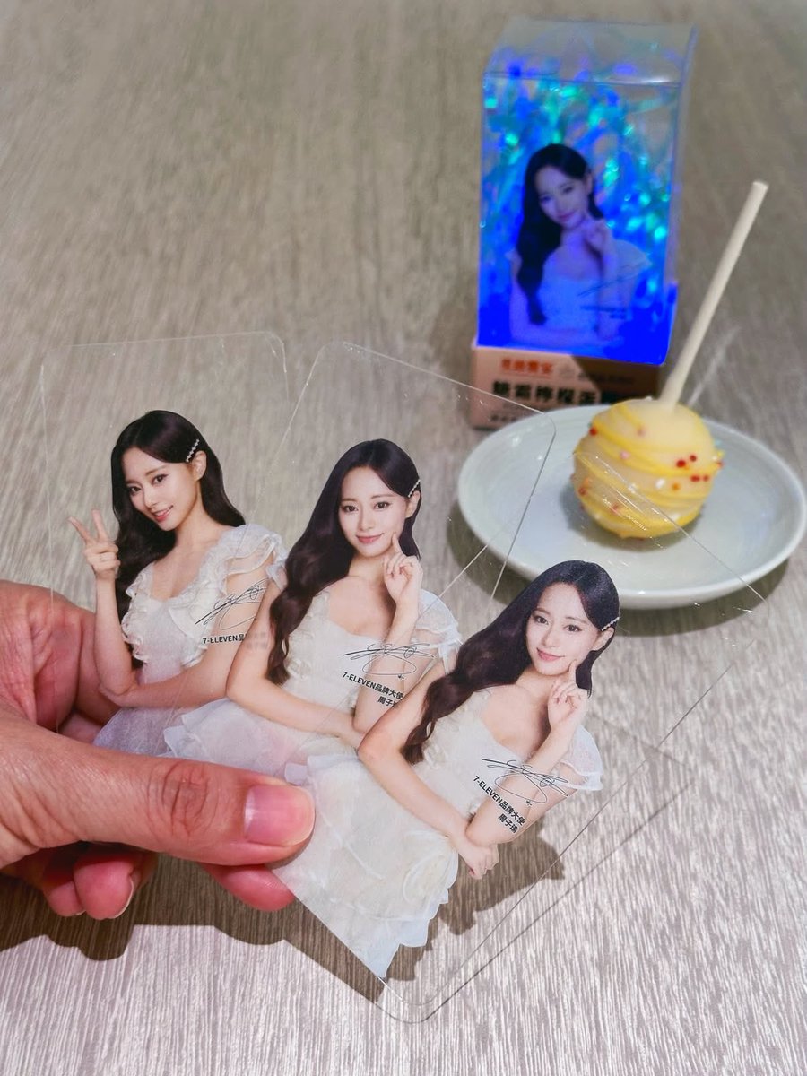 tzuyuglobal0614's tweet photo. 7eleventw Threads update

https://t.co/IZMX0keiPl

The collaboration merchandise between 7-Eleven and Tzuyu launched early across Taiwan on July 7th.

#TZUYUx7ELEVEN 
#TZUYU #子瑜 #쯔위  #ツウィ #จื่อวี #TWICE https://t.co/LhidGI9Ipa