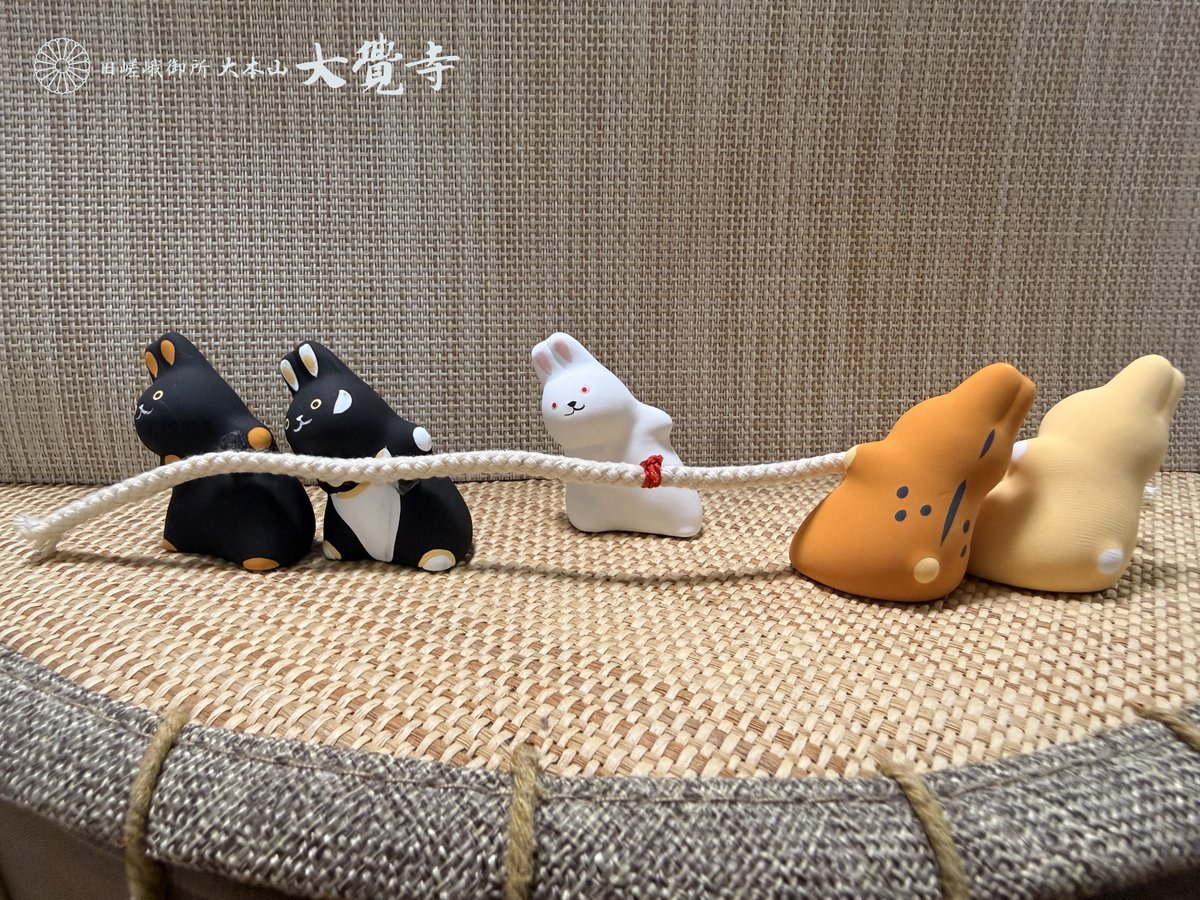 kyoto_daikakuji's tweet photo. 【野うさぎのお守りみくじについて】

想定を上回るご好評をいただいており、ただ今、うさぎの色によっては在庫僅少となっております。次の入荷予定は7月末頃となっております。大覚寺で野うさぎみくじをお求めの際はご注意くださいますようお願い申し上げます。このたびはご不便をおかけしますことをお詫び申し上げます。