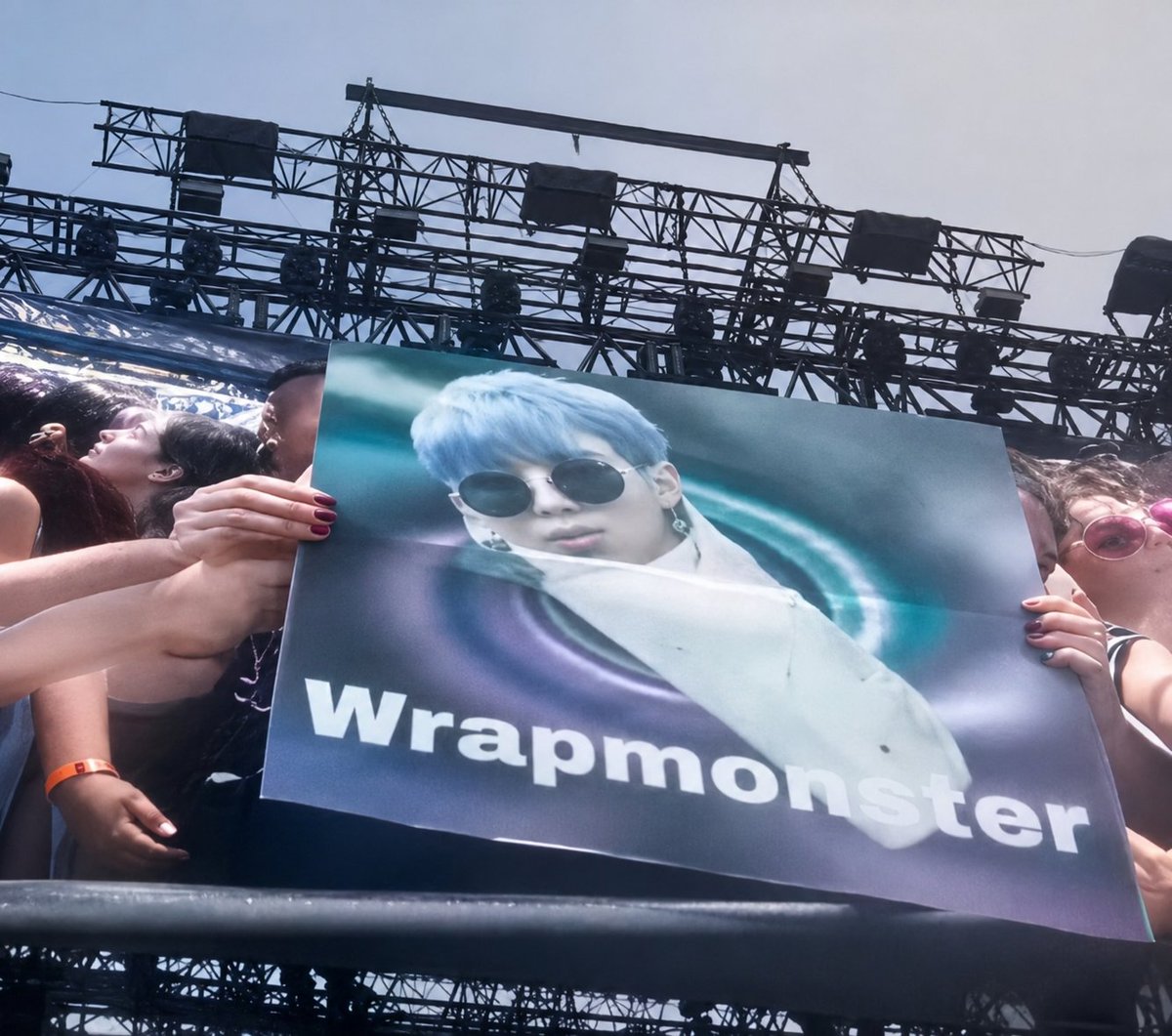 RMMoonchild101's tweet photo. ARMY, Why did you this to my Joon? 😭😭

"WrapMonster"
#RM #방탄소년단RM #BTSRM #김남준 #Namjoon https://t.co/RxvHIIzKF2
