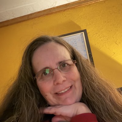 Lynncqrs's tweet photo. #NewProfilePic I’m really ugly https://t.co/DvbqB7V9G1