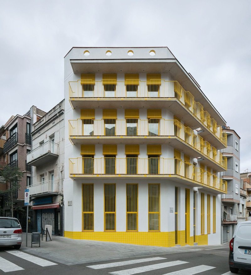 designboom's tweet photo. yellow steel, exposed concrete, and circular openings redefine a corner building in spain as a contemporary apart-hotel by m-i-r-a.

https://t.co/Bvv3IVuFLv
#architecture #adaptiveReuse #design https://t.co/ZMigYDnOe0