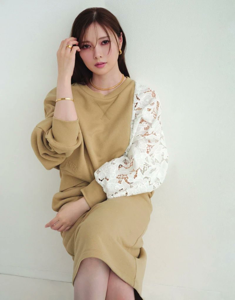 fieldwoods81's tweet photo. 【白石麻衣】夏の装いをモードに昇華する 品格を纏うメゾンジュエリー https://t.co/rRMcHEdBch 
＃白石麻衣
#InRed https://t.co/F0ADh6tLCd