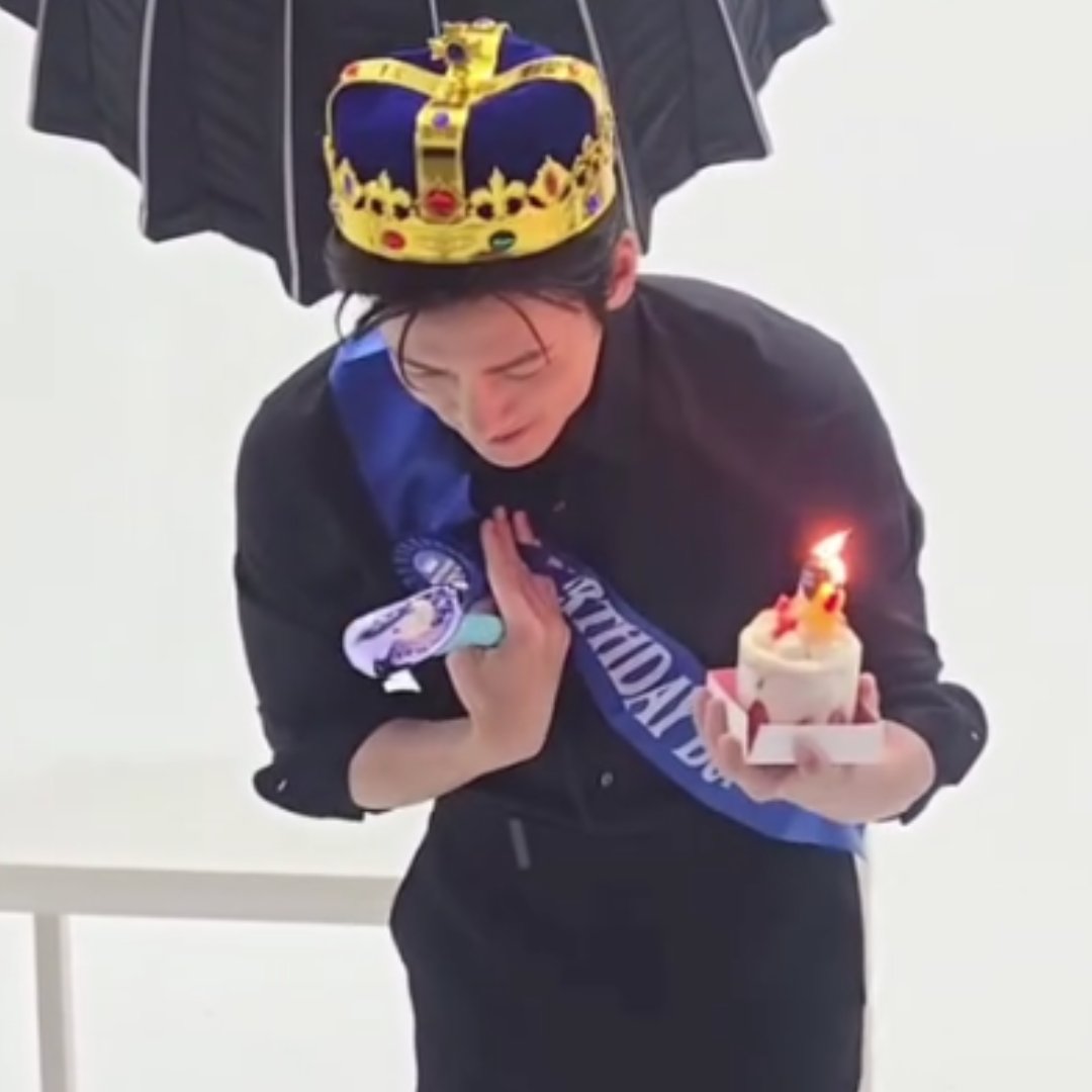 wooksoo4's tweet photo. The cutest bow ever🤏🏻 https://t.co/RdeSxKUUIC