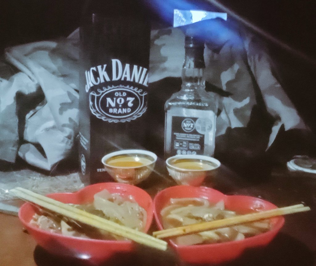 m0ristxrving's tweet photo. Lotta ops&amp;our half hotpot #omad w sm Jack Daniels n coke🙂‍↕️🙂‍↕️
#drunkorexic #opitwt #coketwt #drugtwt https://t.co/r12ht7AoS2