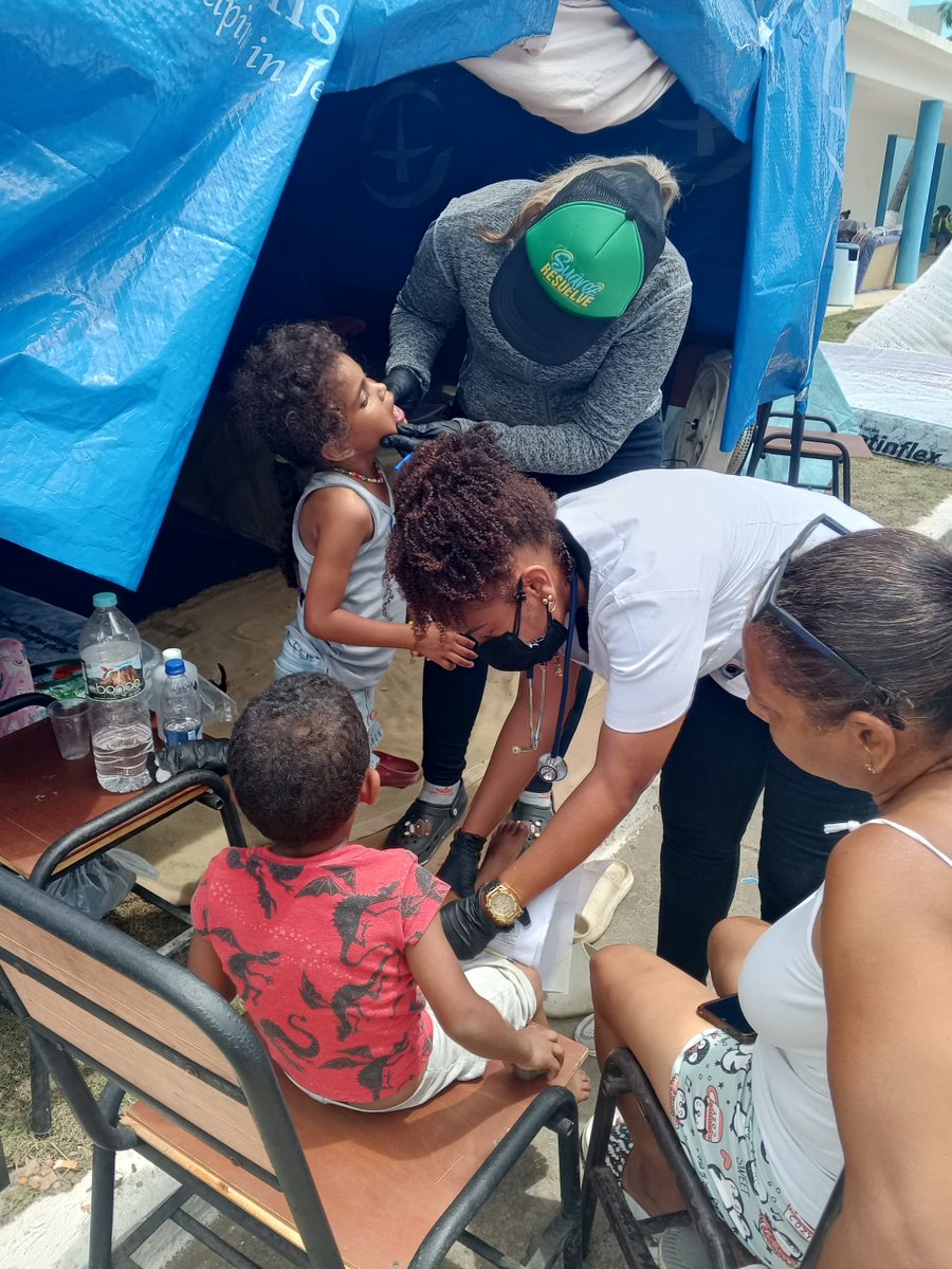 cubacooperaven's tweet photo. Solidaridad en movimiento desde La Guaira. 🇨🇺🇻🇪 El Destacamento "100 años con Fidel", del CDI "Dora Mercedes González", brinda atención en el Campamento Transitorio "Narciso Gonell". Dra. Darely Martínez y los Lic. Edmundo Figueredo y María I. Arrebato en acción. https://t.co/t4OyfL0hgF