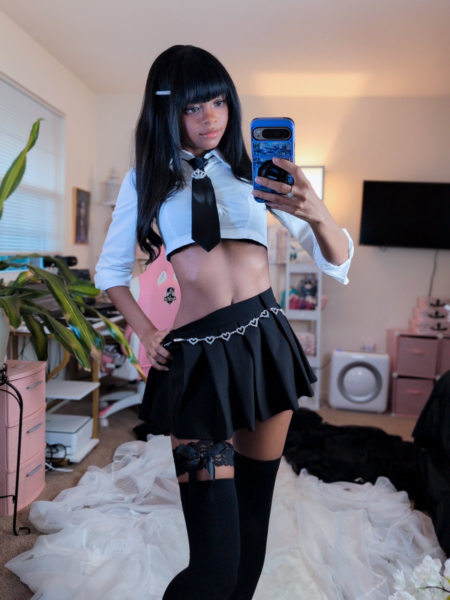Monika_JoestarX's tweet photo. Wearing this outfit while I sit on your lap and play Smash. https://t.co/f3cNeMPT7i